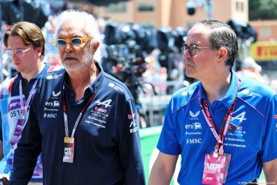 Briatore plays down driver market as Sainz weighs future