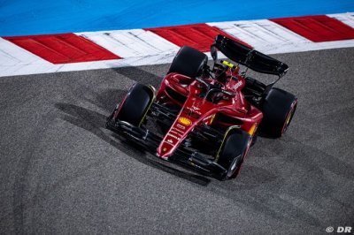 Sainz a ‘des théories intéressantes’ expliquant son retard sur Leclerc