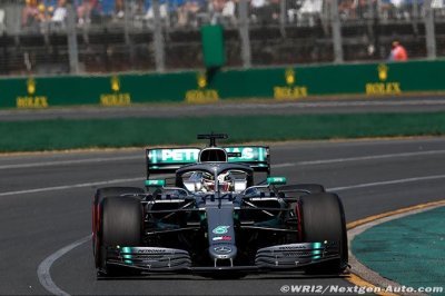 Melbourne, FP2: Hamilton heads Mercedes 1-2 in second practice