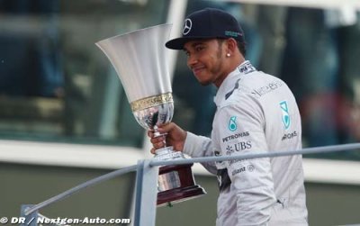 Mercedes to offer Hamilton new three-year deal - report
