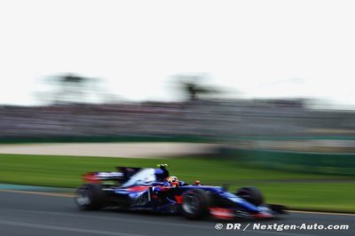 Les deux Toro Rosso dans les points en formation serrée