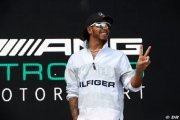 Hamilton hits back at critical Rosberg