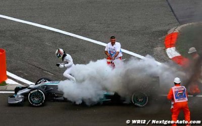 Lauda pressures Lowe after Hamilton fire
