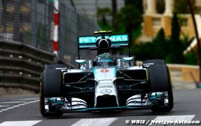 Rosberg heureux de sa pole, désolé pour Lewis... et sous enquête