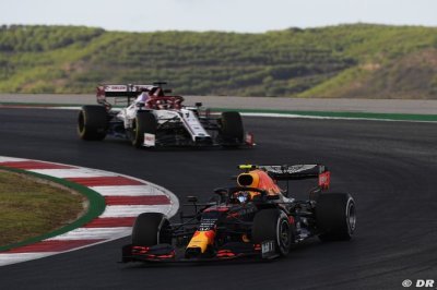 Albon toujours à 5 dixièmes de Verstappen en qualifications