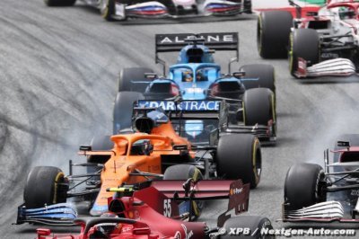 Alonso s’est senti ’stupide’ de respecter les limites de piste au départ