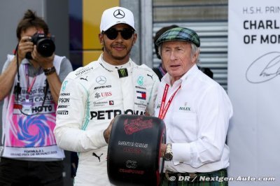 Stewart denies ’knocking down’ Hamilton