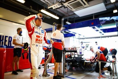 Schumacher promoted to Ferrari reserve role