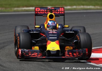 Ricciardo en deuxième ligne mais battu par Verstappen