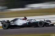 Hamilton a lui aussi repris le volant d'une Mercedes F1 à Silverstone (+ photos)