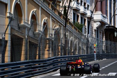Verstappen est content, Ricciardo fait la grimace