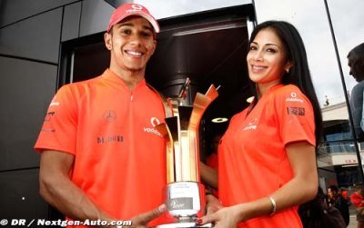 Hamilton splits with pop star girlfriend