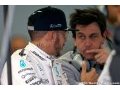 Mercedes shakes up drivers' F1 garage crews