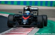 Alonso finit son tour à pied, en poussant sa McLaren, en Q2