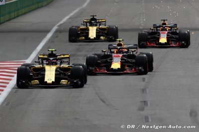 Sainz a aimé se battre avec les Red Bull à Bakou