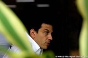 3 moteurs par pilote seulement ? Wolff remet Horner à sa place