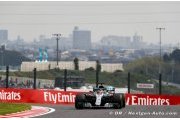 Hamilton on pole in Japan as Vettel hits trouble