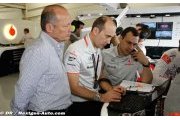 Whitmarsh better at managing champion drivers - Dennis