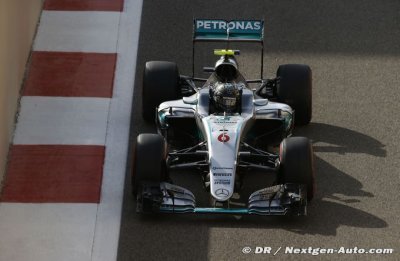 Wife, not father, joins Rosberg in Abu Dhabi