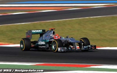 Rosberg victime de Kobayashi, Schumacher hors des points