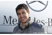 Comment expliquer la forme de Mercedes ?