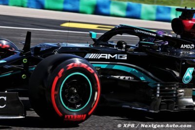 Hamilton, en pole, se moque des huées des fans hongrois