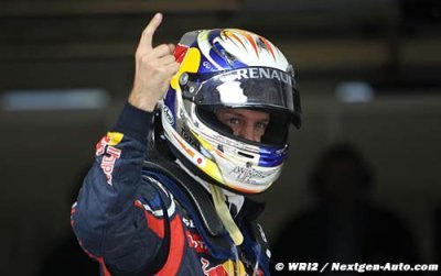 Vettel gifts China GP helmet to Barrichello