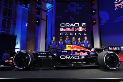’Un combat de géants’&nbsp;: Red Bull se prépare à une F1 ’complètement folle’
