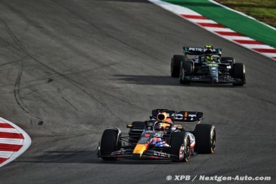 Hamilton a voulu observer la Red Bull de près lors du Sprint