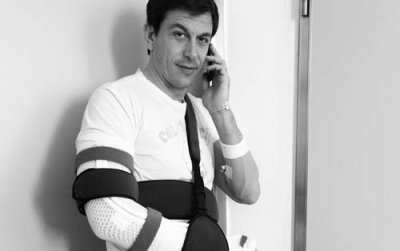 Wolff injured in cycling crash