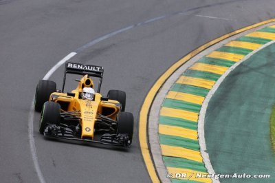 Magnussen wants to stay at Renault - father