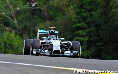 Mercedes&nbsp;: Amende et avertissement pour Rosberg