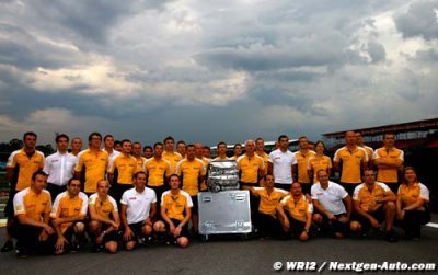 Renault F1 gives victorious send off to RS27 V8 engine in Brazil