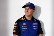 Hadjar déjà prévenu en interne : se mesurer à Verstappen serait une erreur