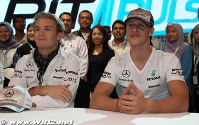 Schumacher et Rosberg réprimandés après les qualifications