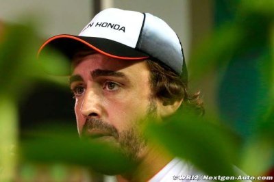 Honda can target Mercedes for 2017 - Alonso