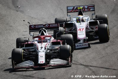 Schumacher s’agace d’avoir accroché Räikkönen au Brésil