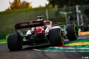 Robert Kubica back behind the wheel in Bahrain