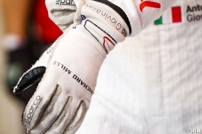 New fire-proof F1 gloves ’approved’