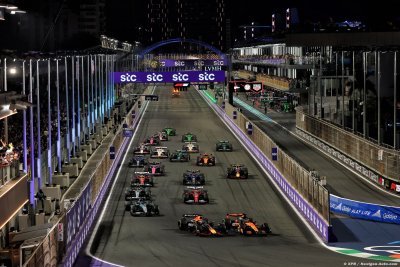 Piastri gagne à Djeddah, Verstappen a compromis sa course avec une pénalité