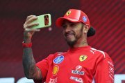 Des cartes Pokémon à la F1 : le nouveau pari de Lewis Hamilton
