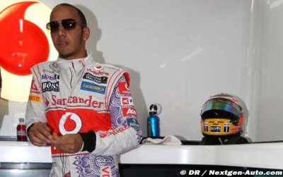 Hamilton hugs Massa as feud and bad season ends