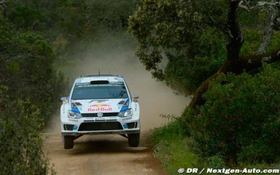 Volkswagen with two Polo R WRCs out in front in Argentina