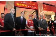 Massa inaugure le Ferrari Store de Koweït City