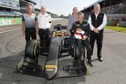 Jean Alesi exhibits 18-inch Pirelli tyres at Monza