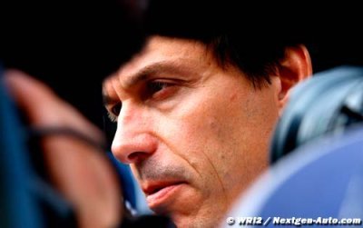 Mercedes ’not comfortable’ in 2015 - Wolff