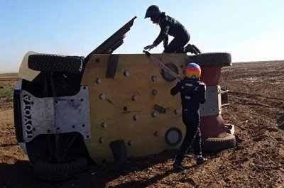 Alonso commence son aventure en rallye raid avec un tonneau