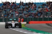Lewis Hamilton signe la pole position sous pression