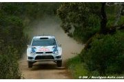 Volkswagen with two Polo R WRCs out in front in Argentina