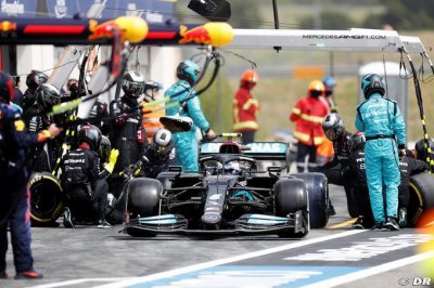 Arrêts aux stands&nbsp;: Mercedes F1 confirme être derrière la demande de clarification à la FIA
